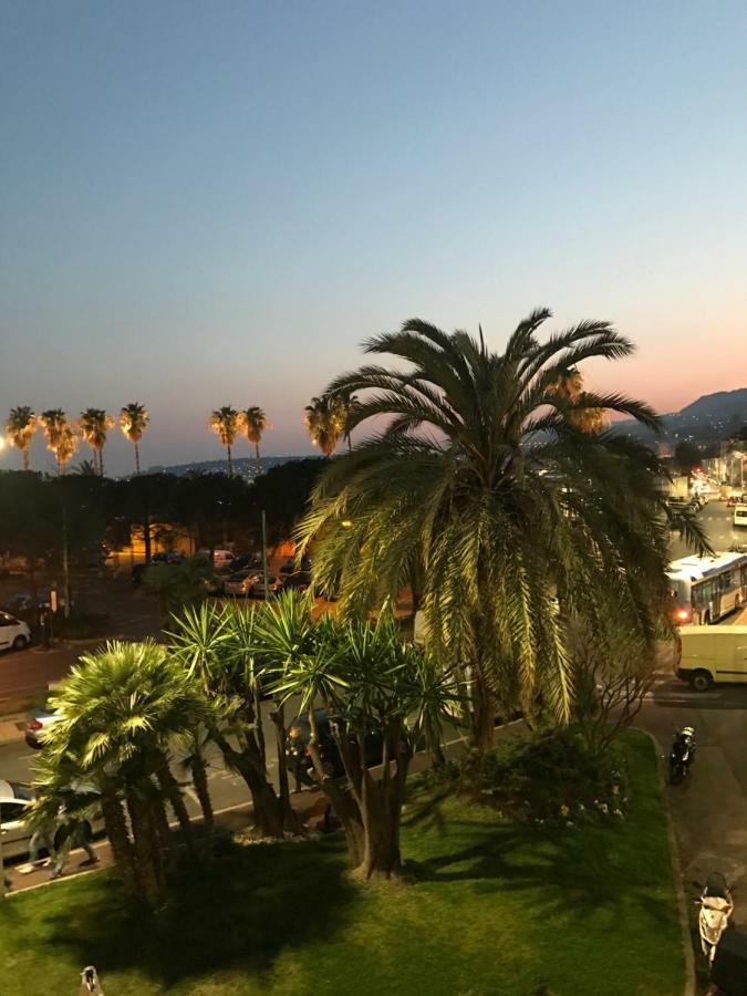 Le Petit Bateau Lägenhet Menton Exteriör bild