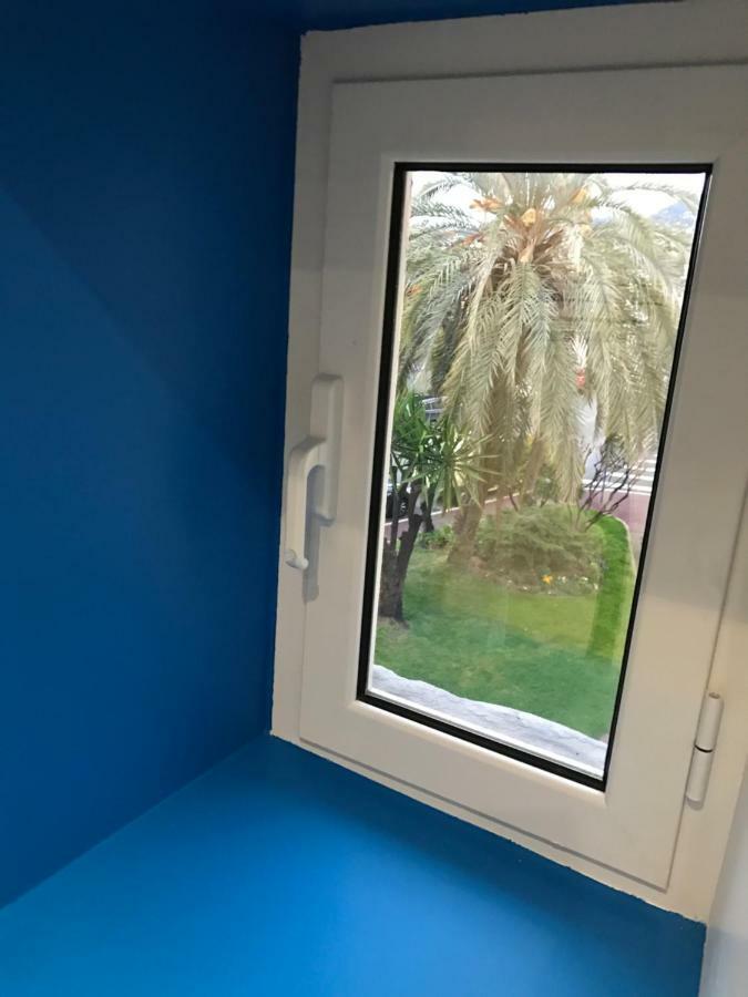 Le Petit Bateau Lägenhet Menton Exteriör bild